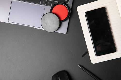 印泥手機(jī)辦公用品商務(wù)攝影圖 展現(xiàn)專業(yè)與高效的視覺敘事